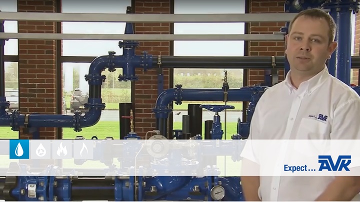How does a constant flow valve function