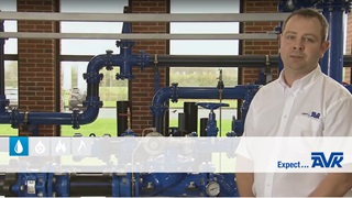 How does a constant flow valve function